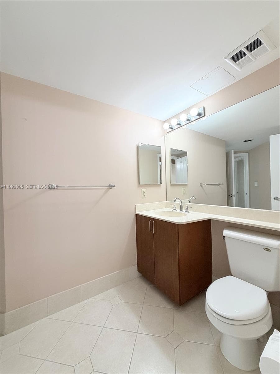 401 4th Ave 203 photo 9