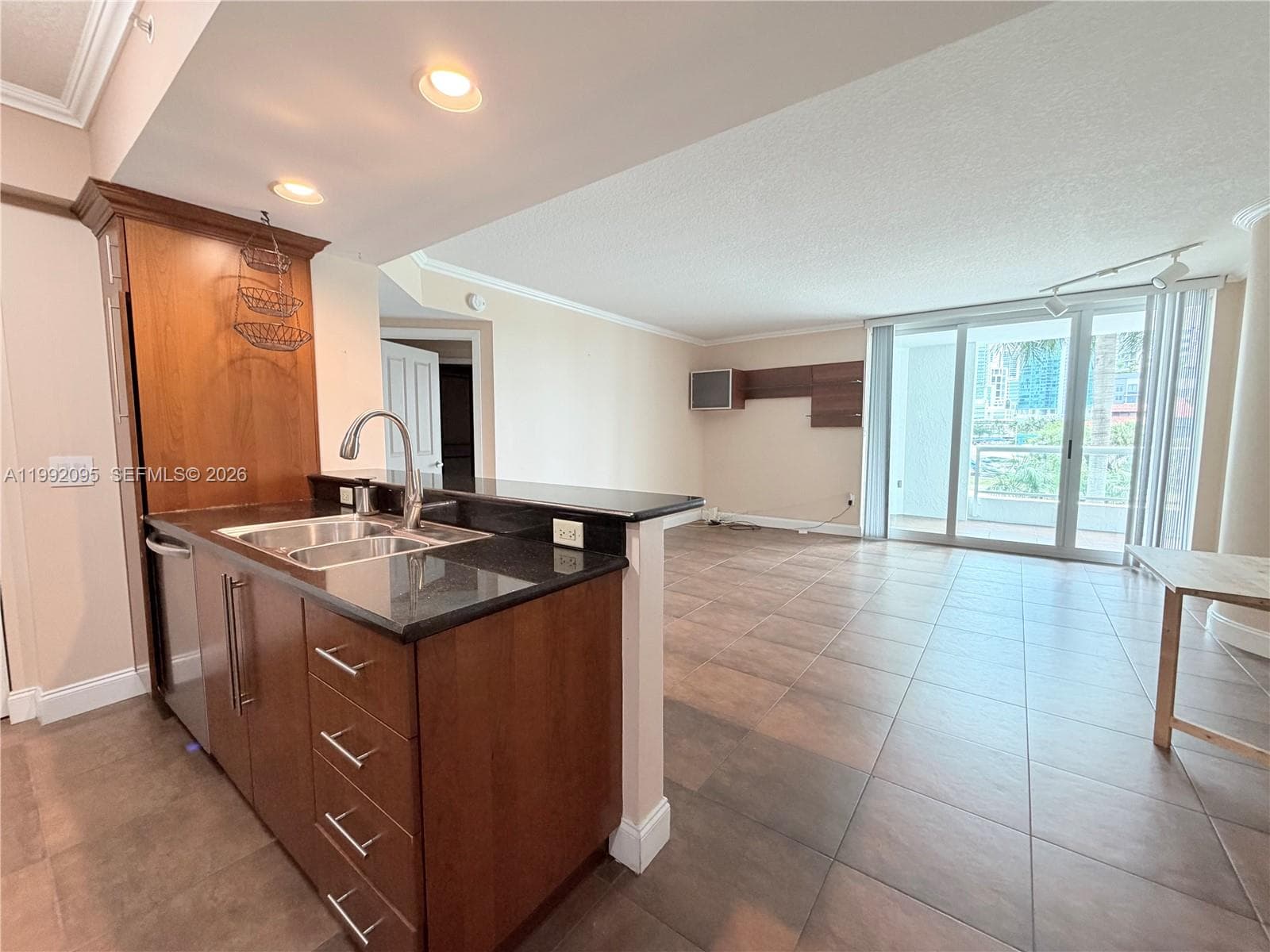 401 4th Ave 203 photo 4