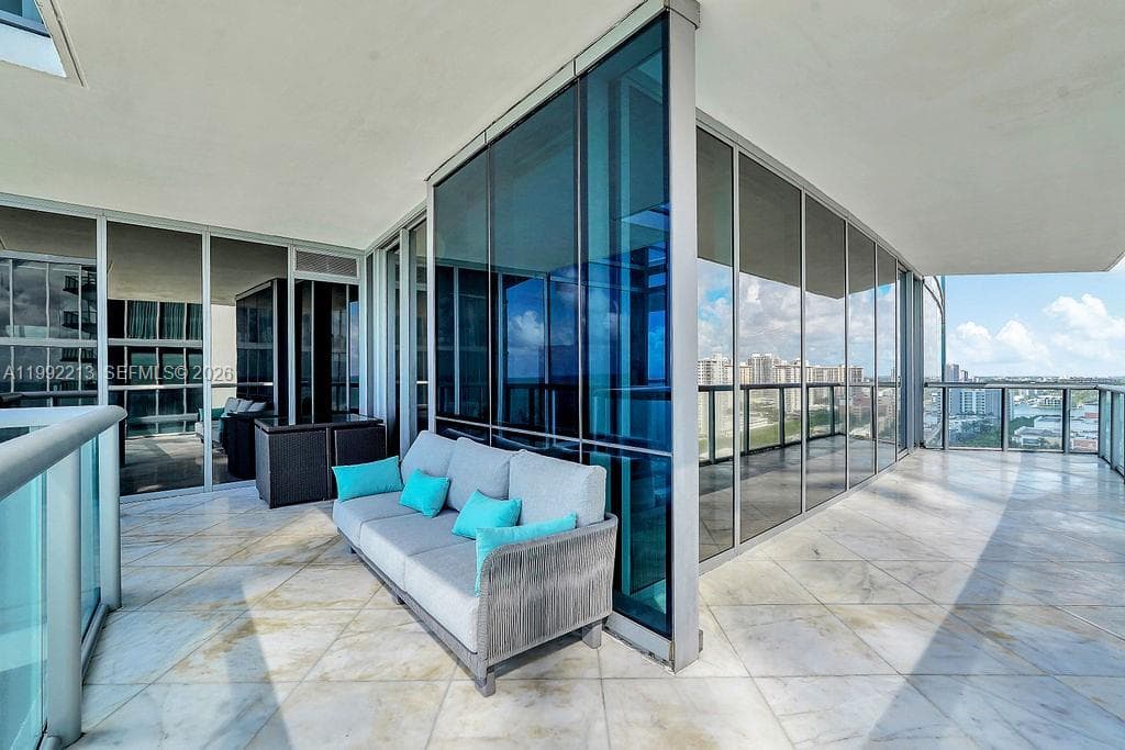 17121 Collins Ave 1808 photo 3