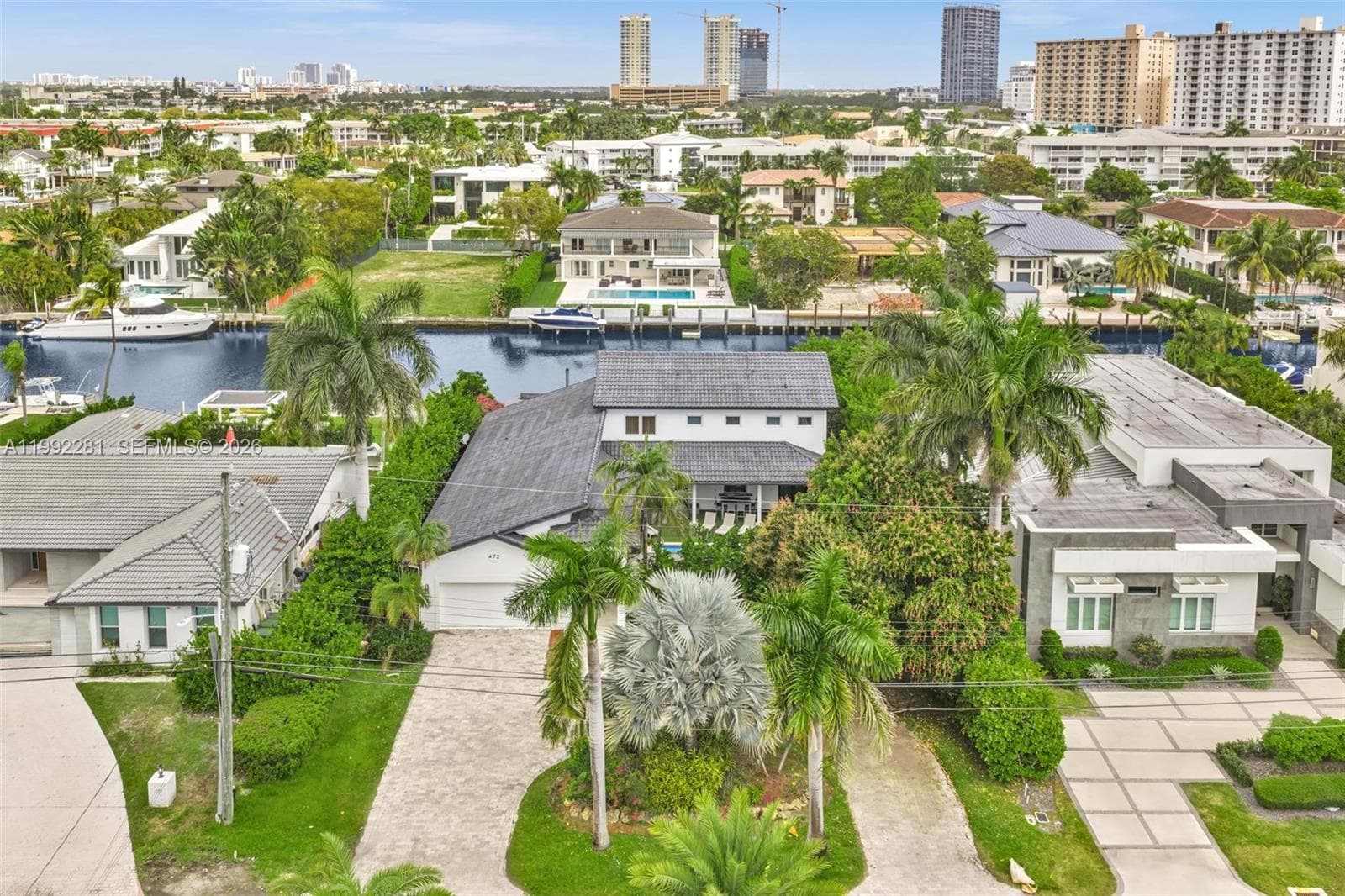 472 Sunset Dr photo 3