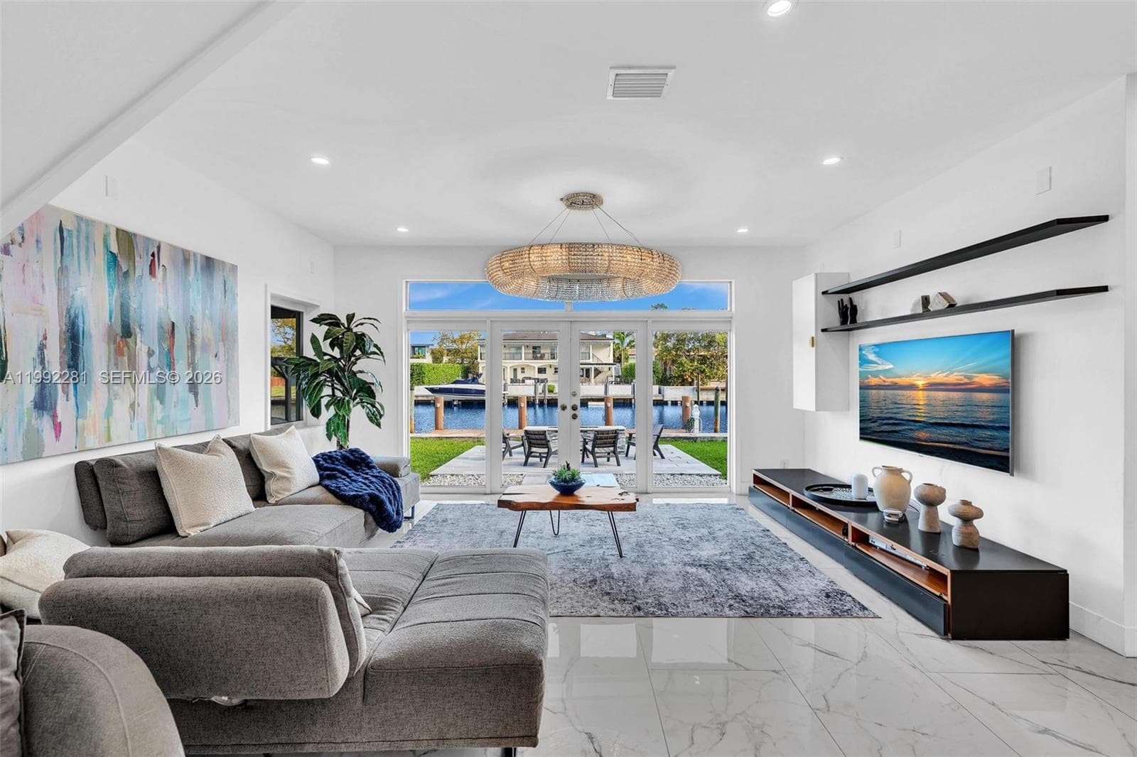 472 Sunset Dr photo 5