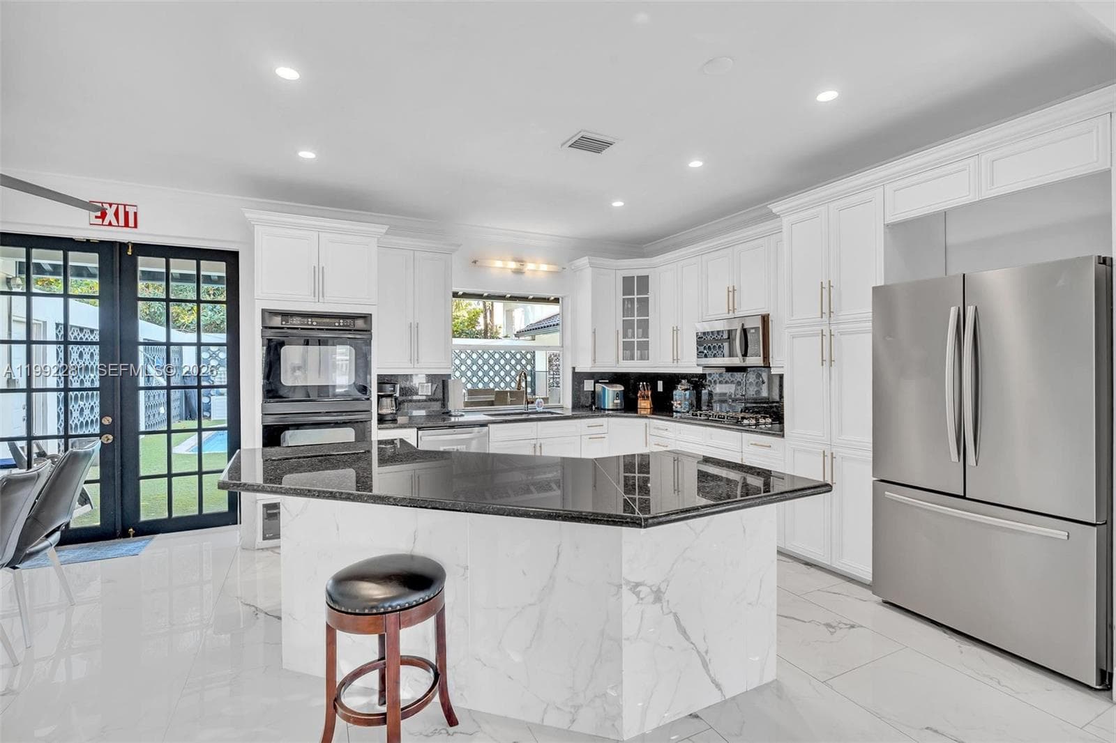 472 Sunset Dr photo 11