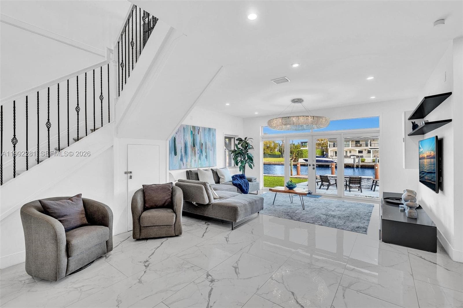 472 Sunset Dr photo 4