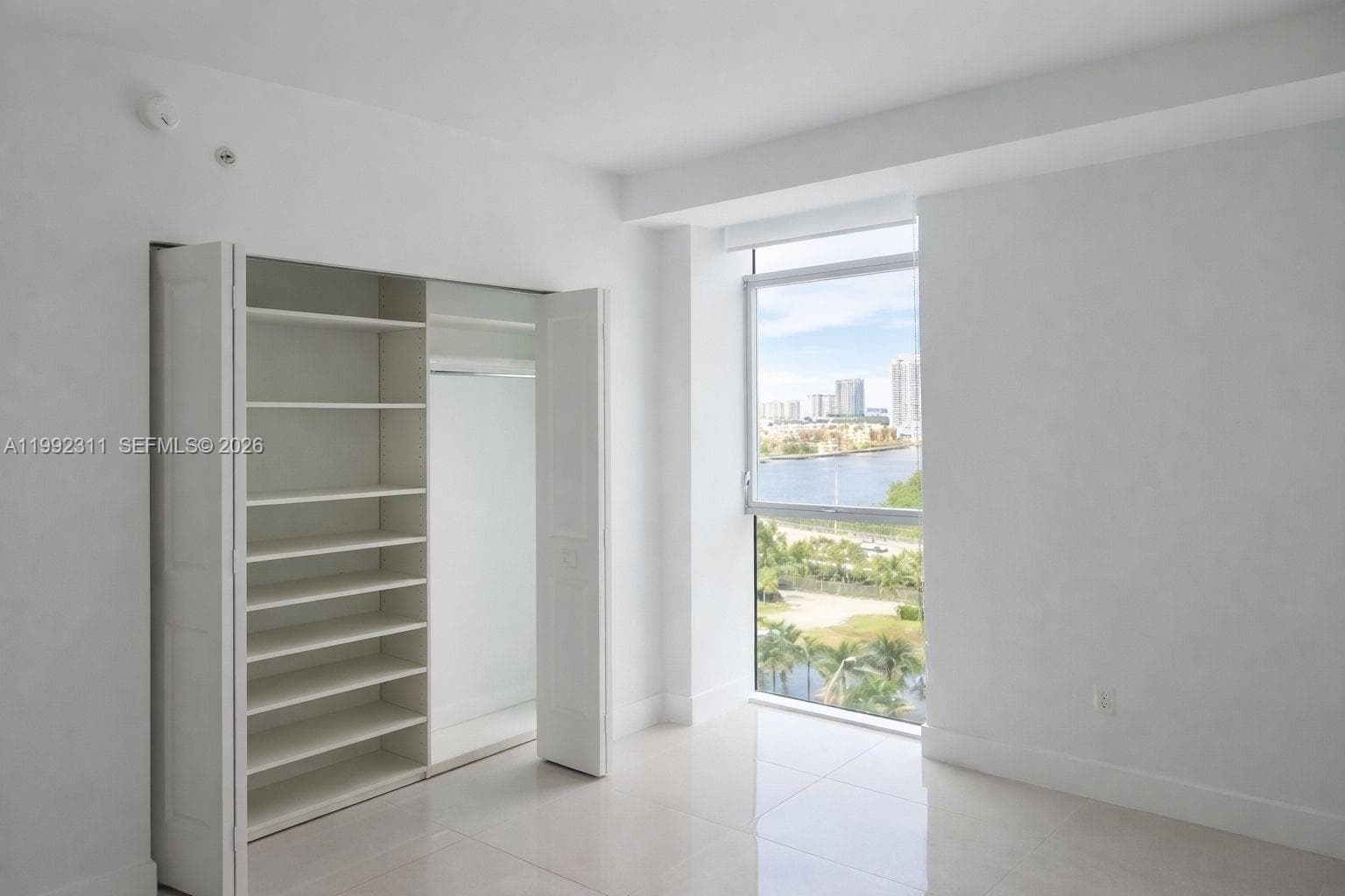 400 Sunny Isles Blvd 819 photo 4