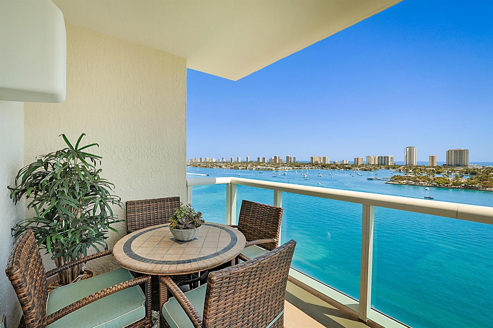 2640 Lake Shore Drive 1416 photo 6