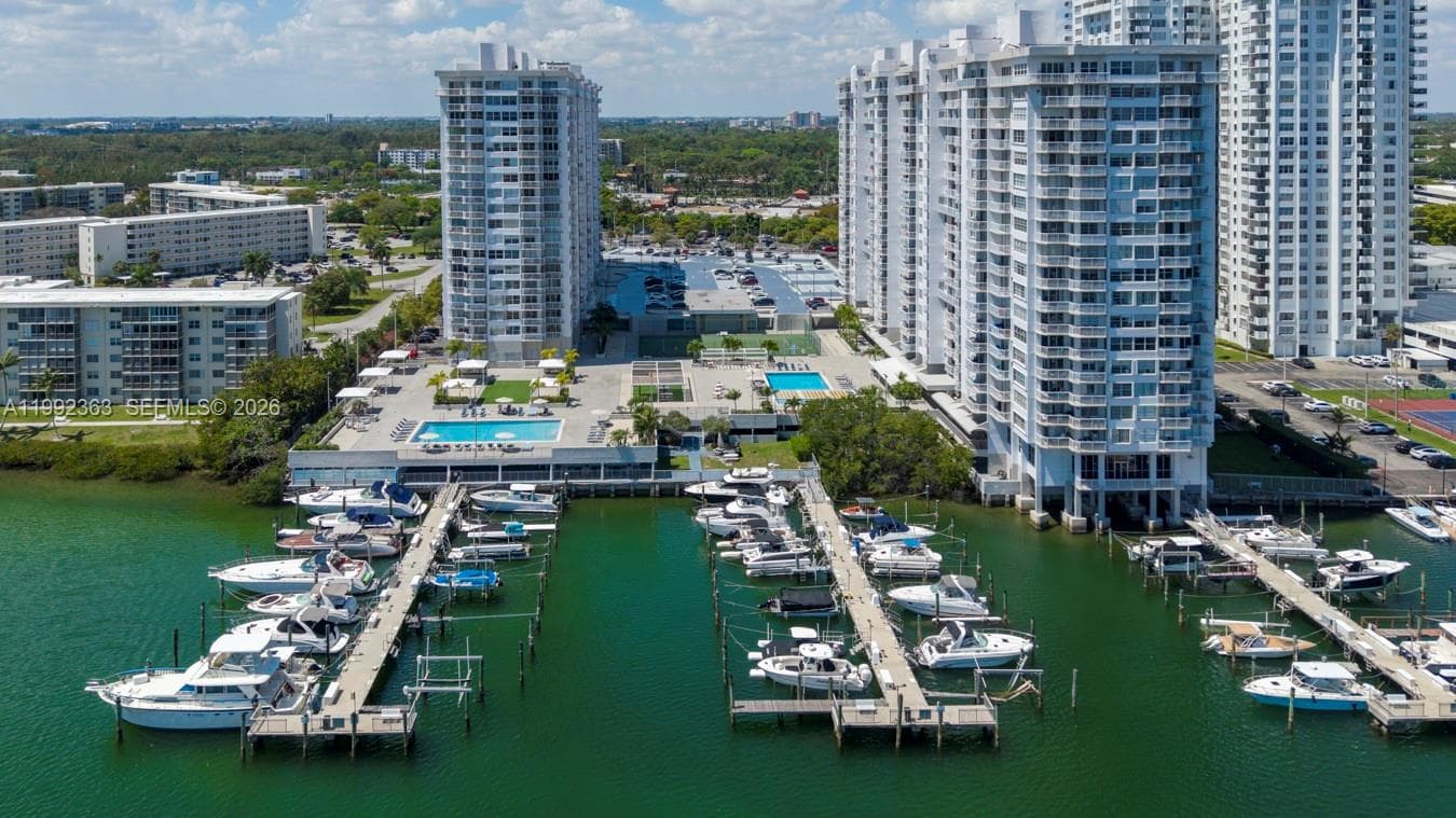 18011 Biscayne Blvd 903 photo 20