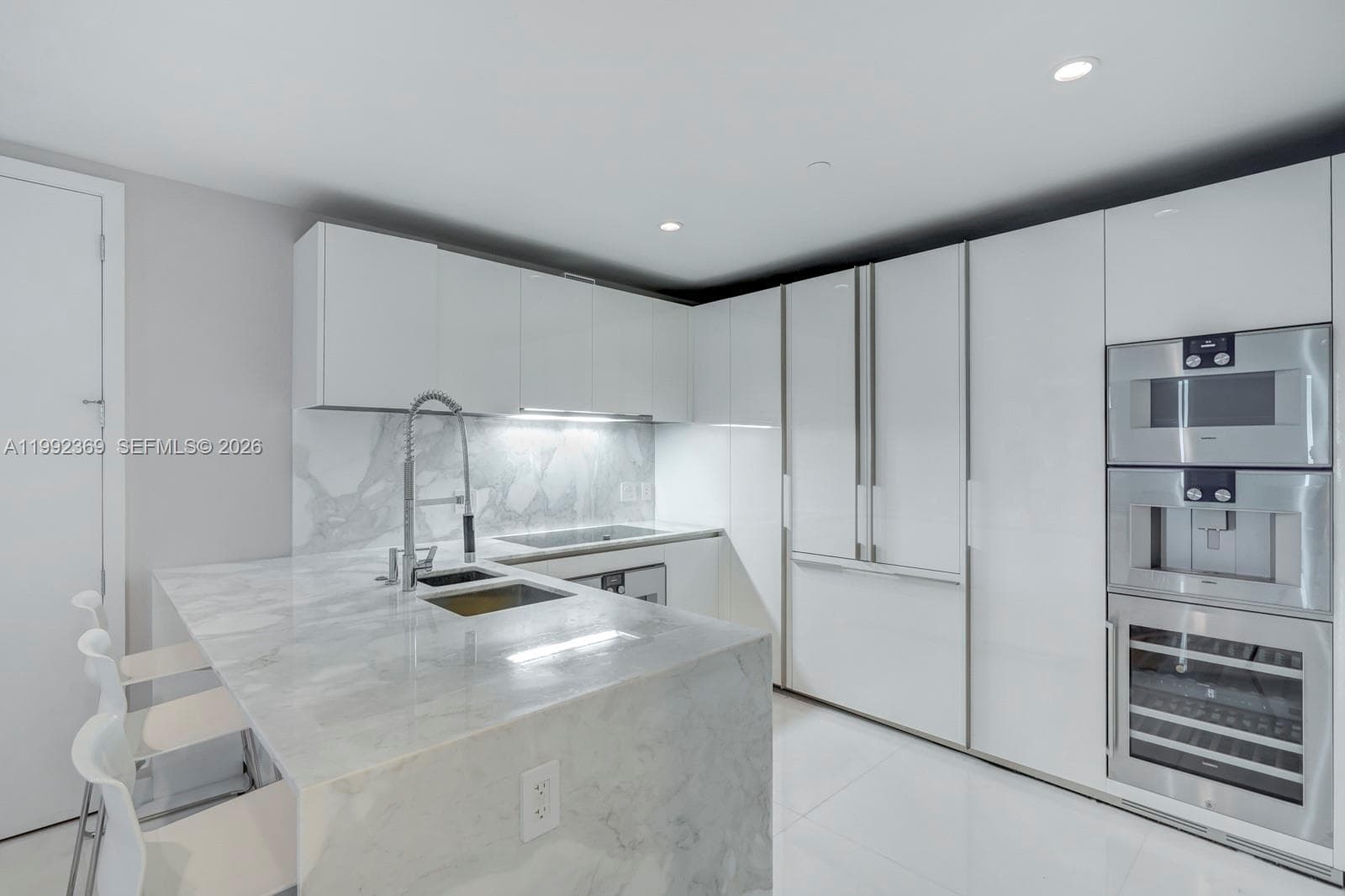10203 Collins Ave 1005 photo 4