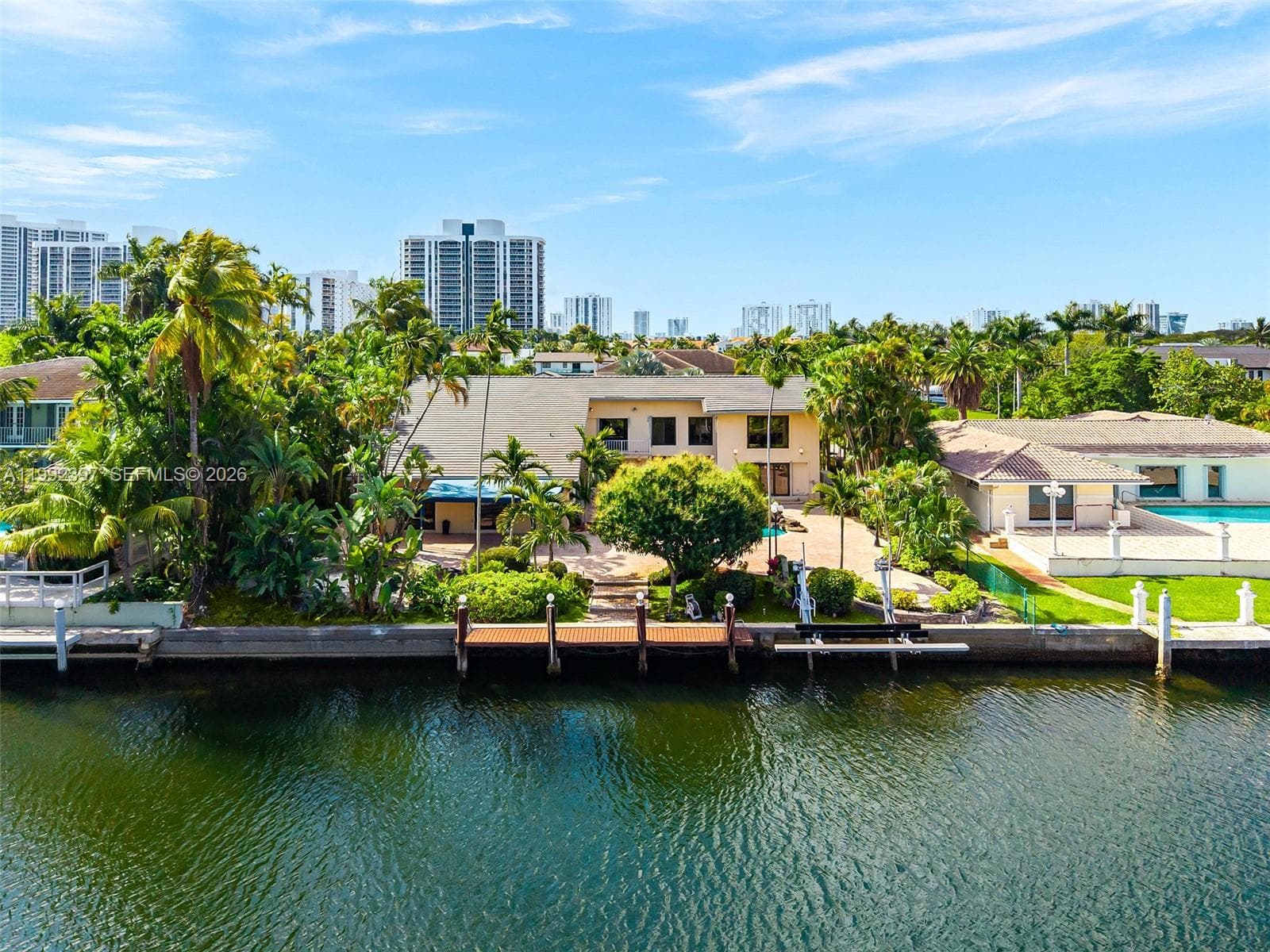 448 Poinciana Dr photo 3