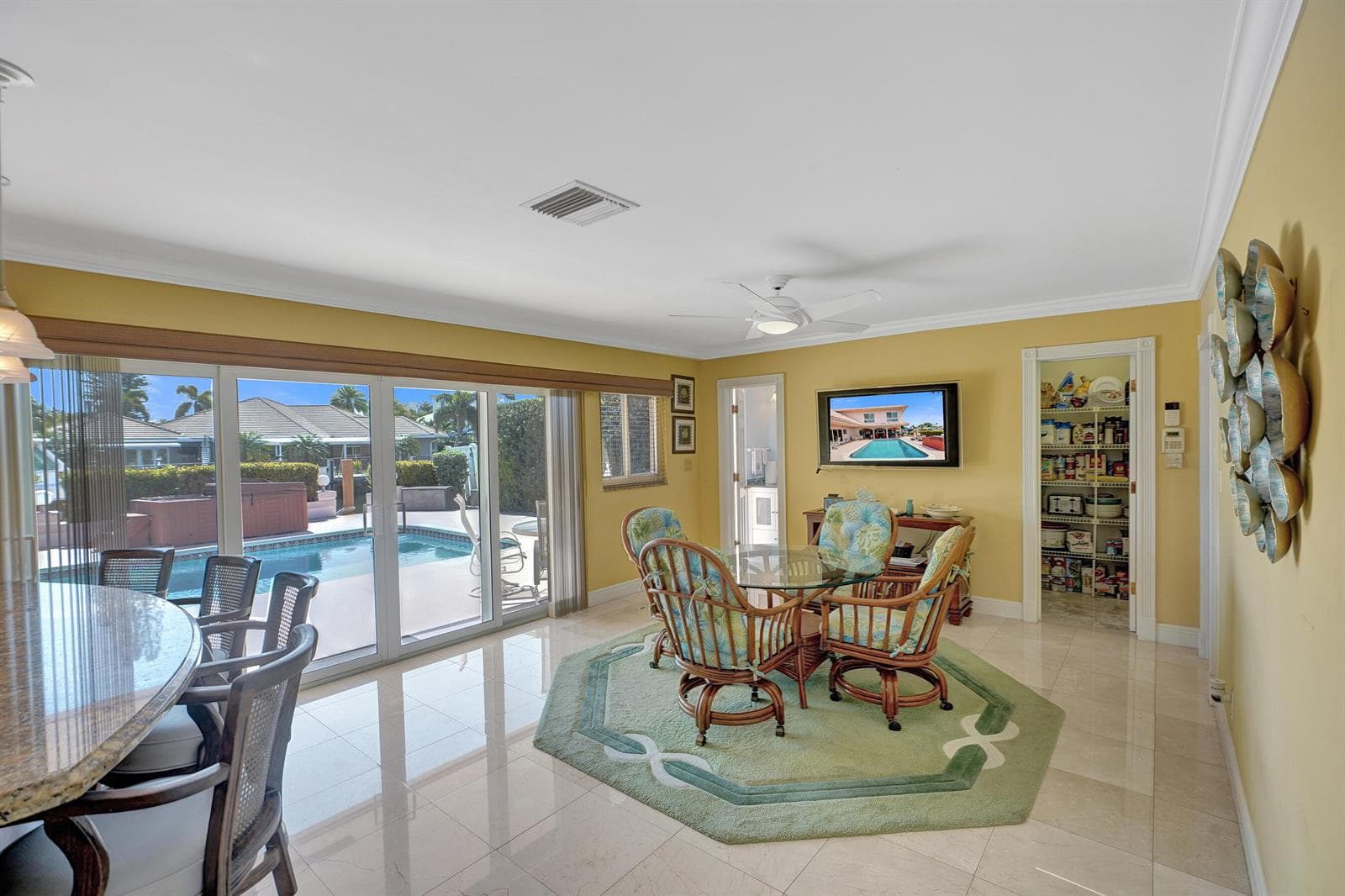 5530 Bayview Drive photo 8