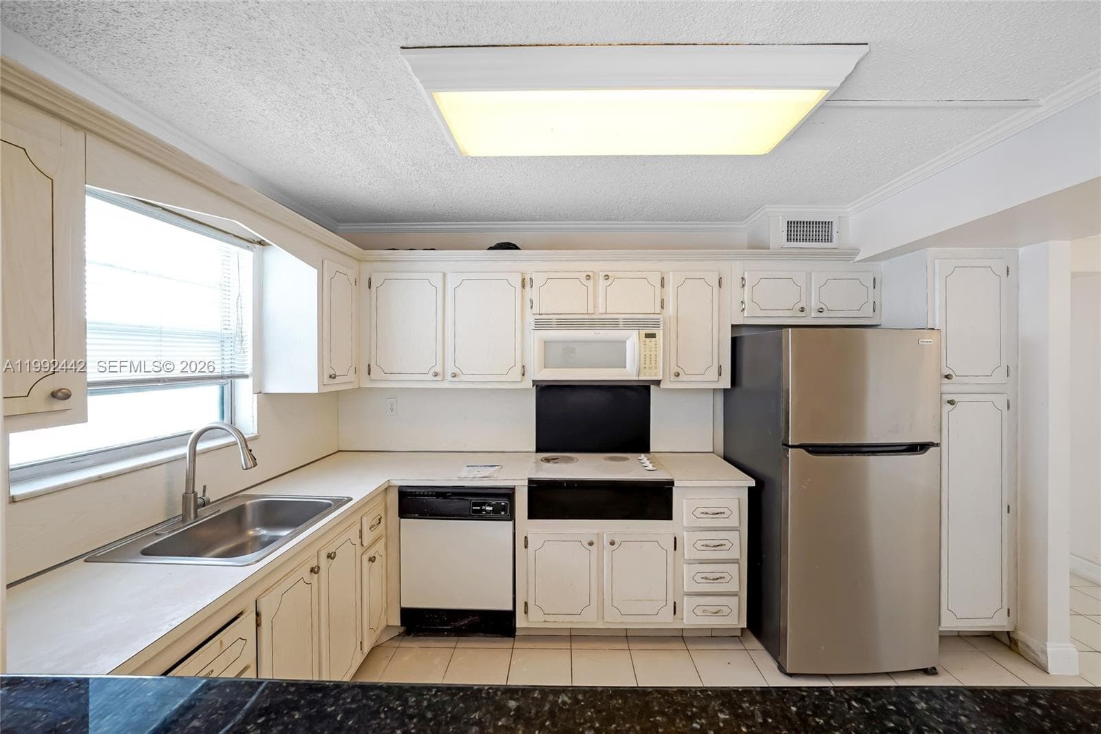 137 Golden Isles Dr 1214 photo 8