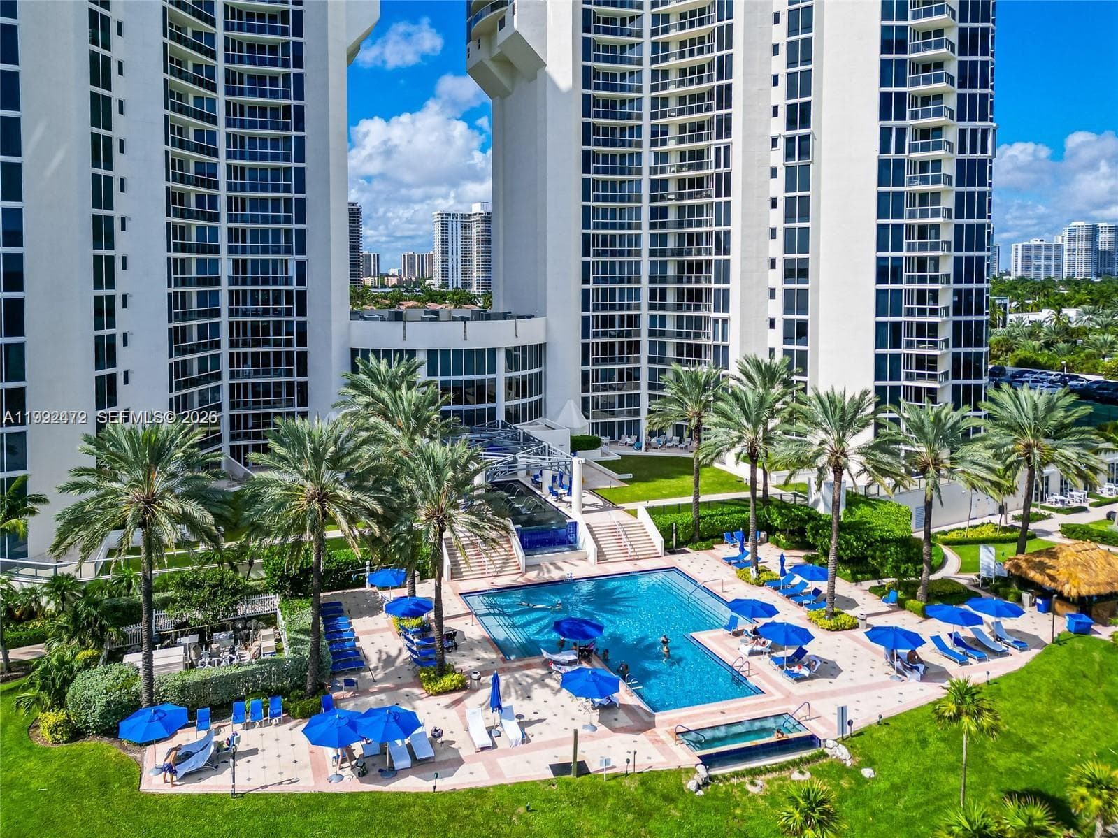 19333 Collins Ave 304 photo 4