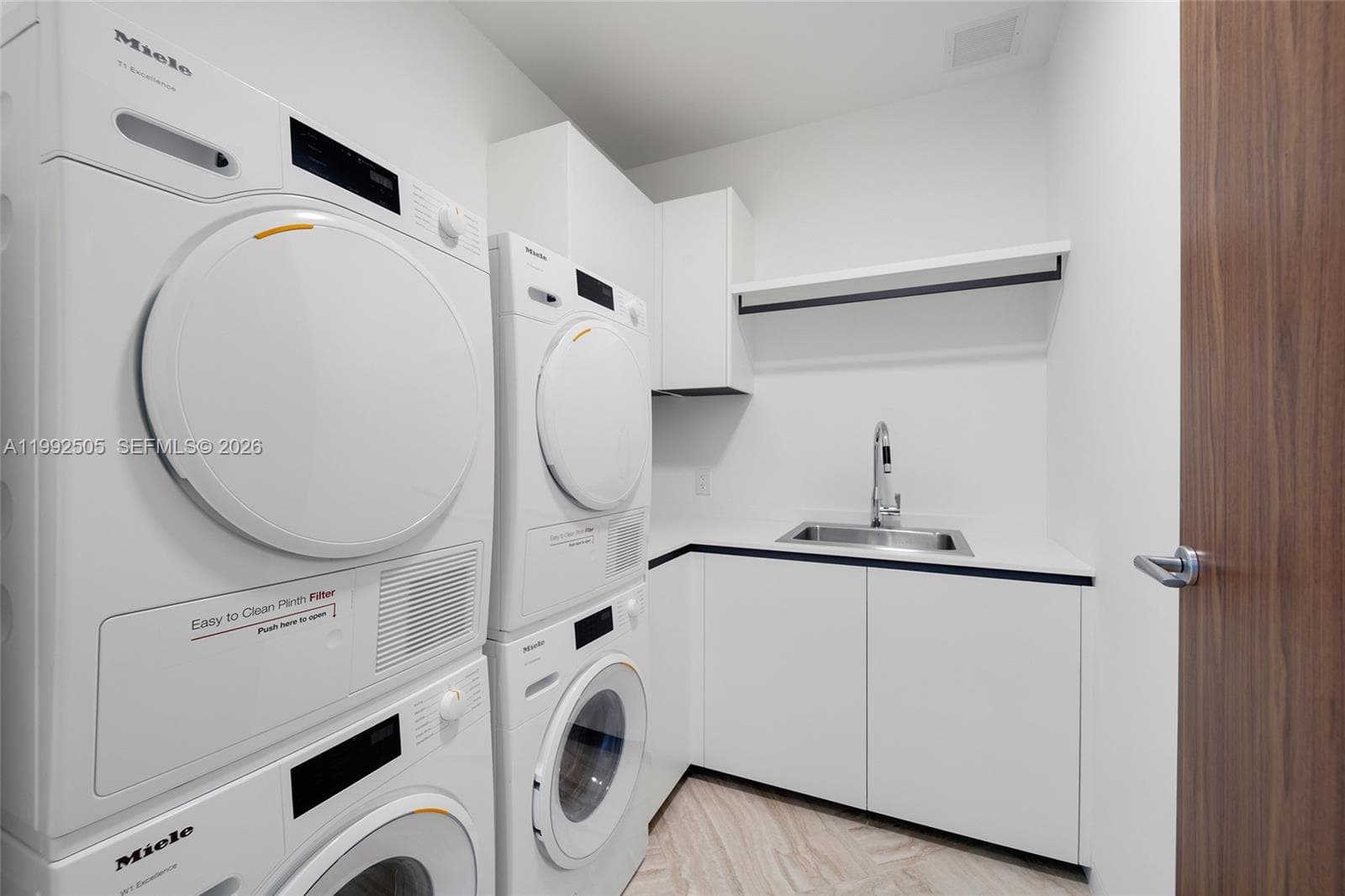 5 Grove Isle Dr. M401 photo 21