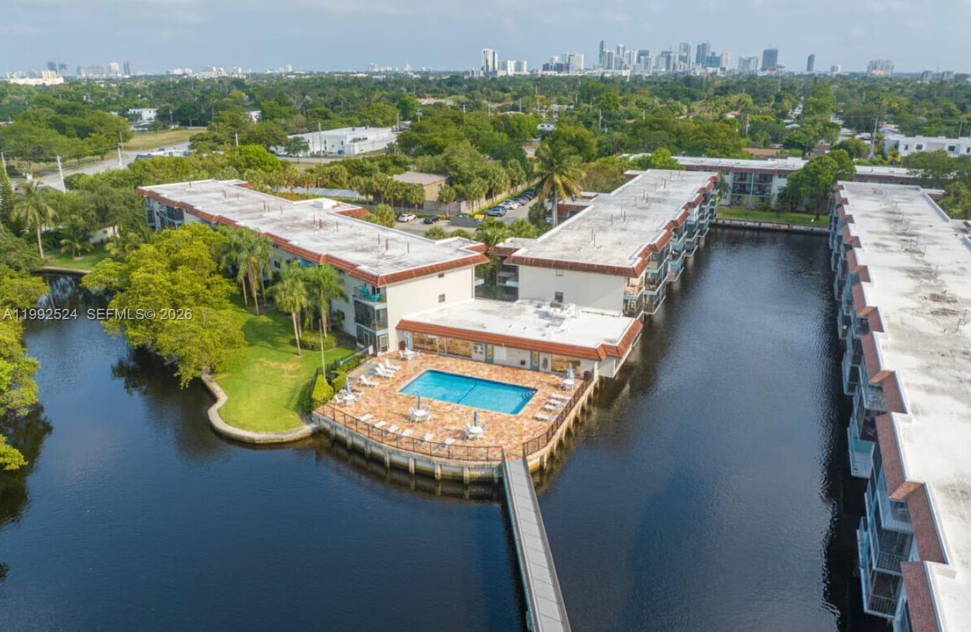 333 17th Ct 203B photo 1