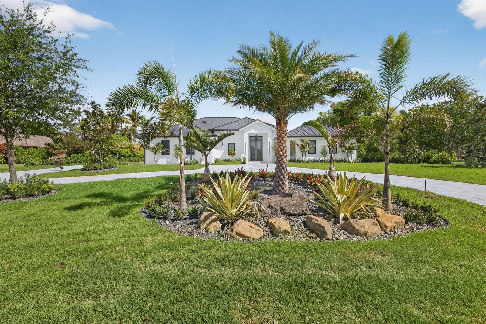 8771 Man O War Road photo 3