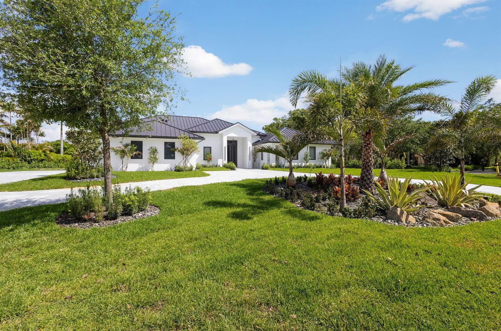 8771 Man O War Road photo 5