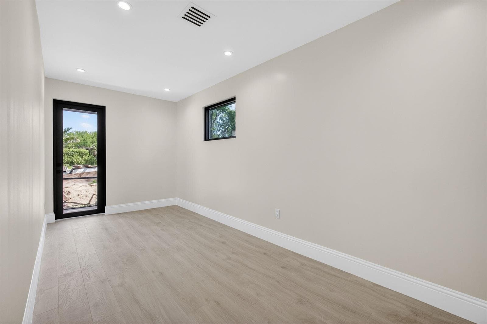8771 Man O War Road photo 25
