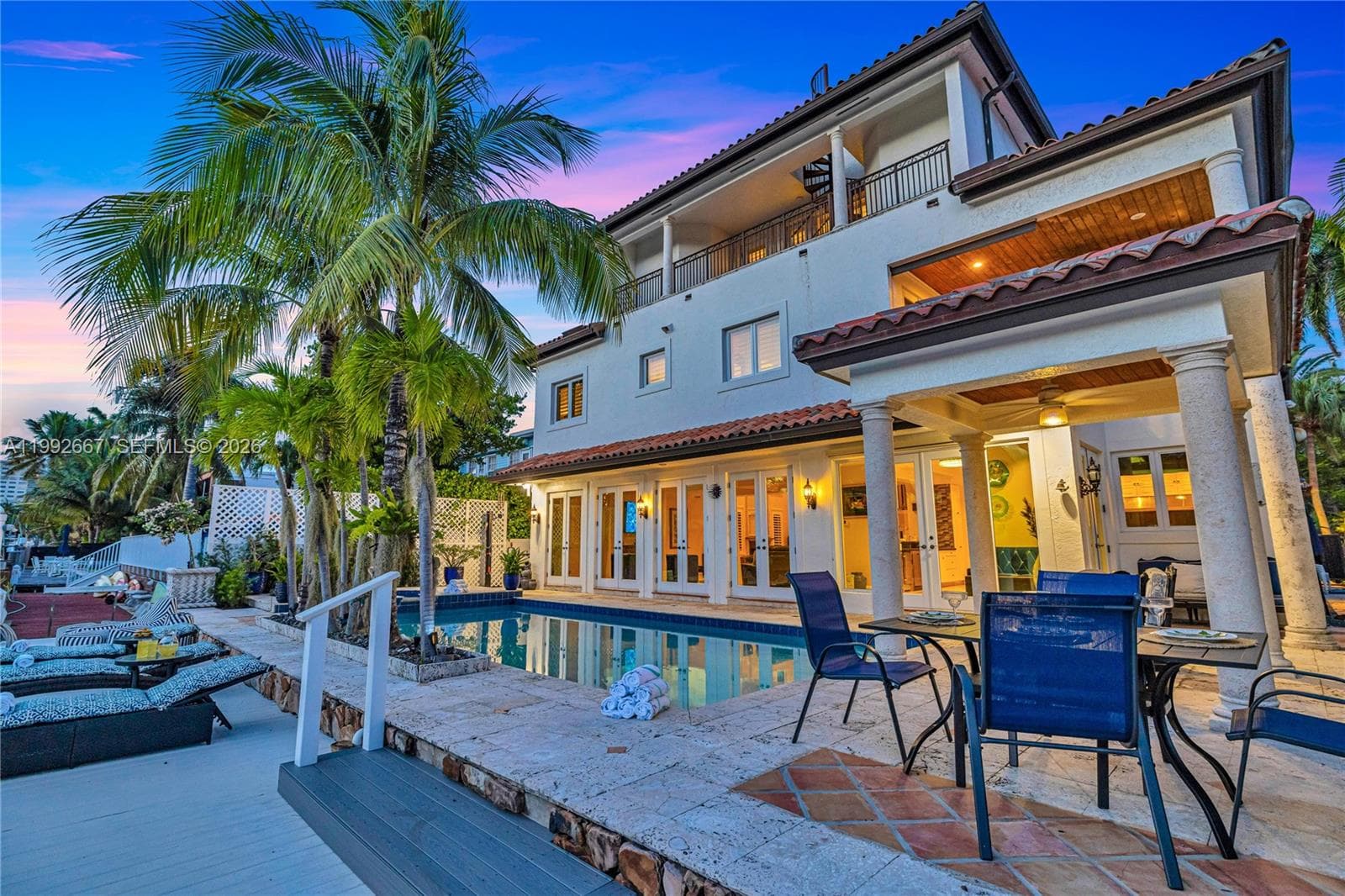 625 Poinciana photo 3