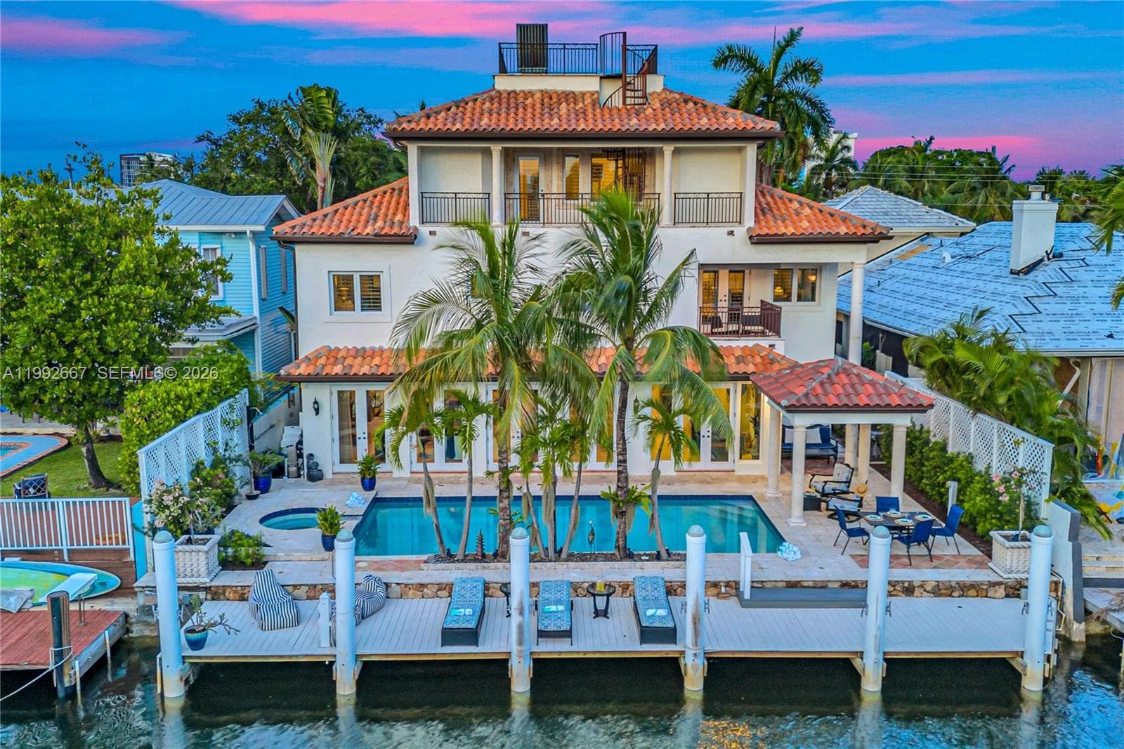 625 Poinciana photo 1