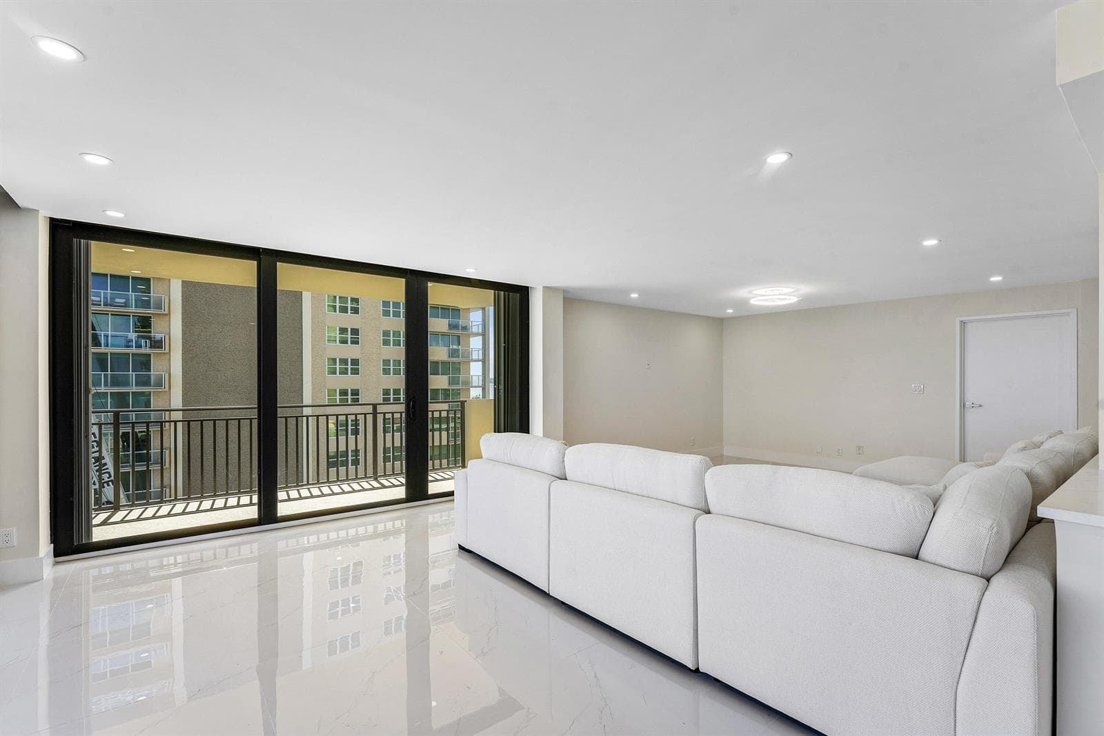 5460 N Ocean Drive 5b photo 5