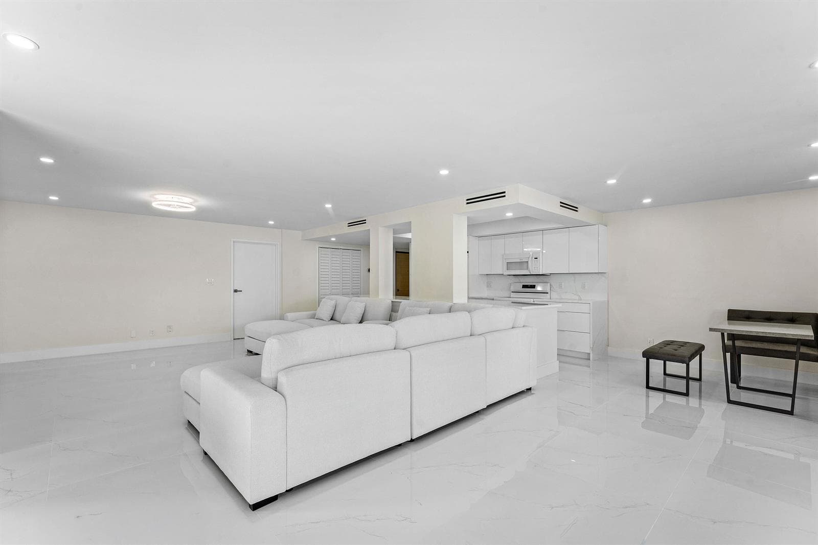 5460 N Ocean Drive 5b photo 4