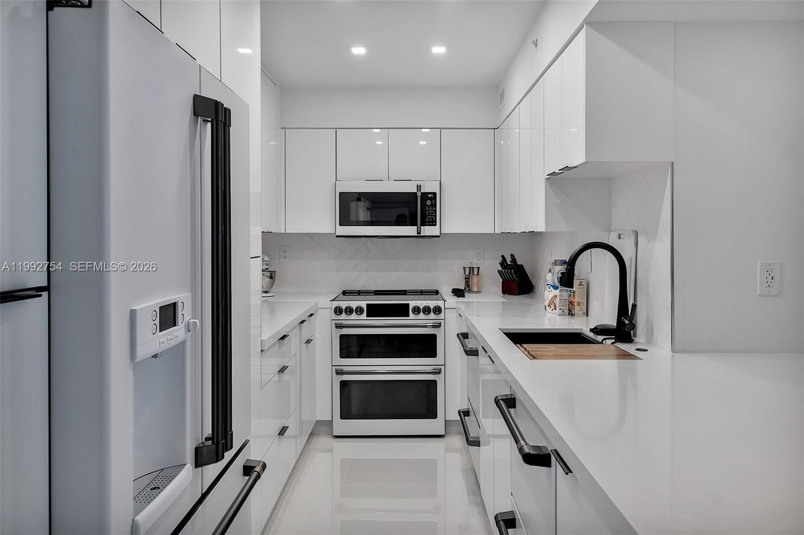 2501 Ocean Dr 1515 photo 16