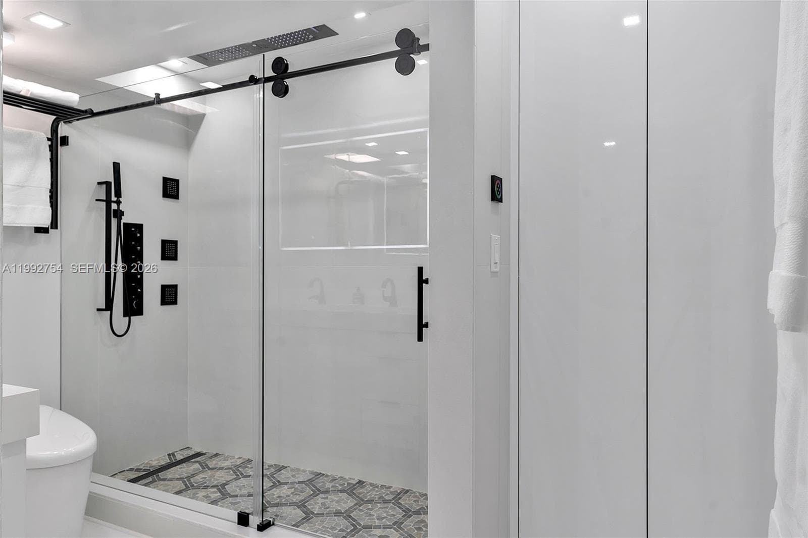 2501 Ocean Dr 1515 photo 24