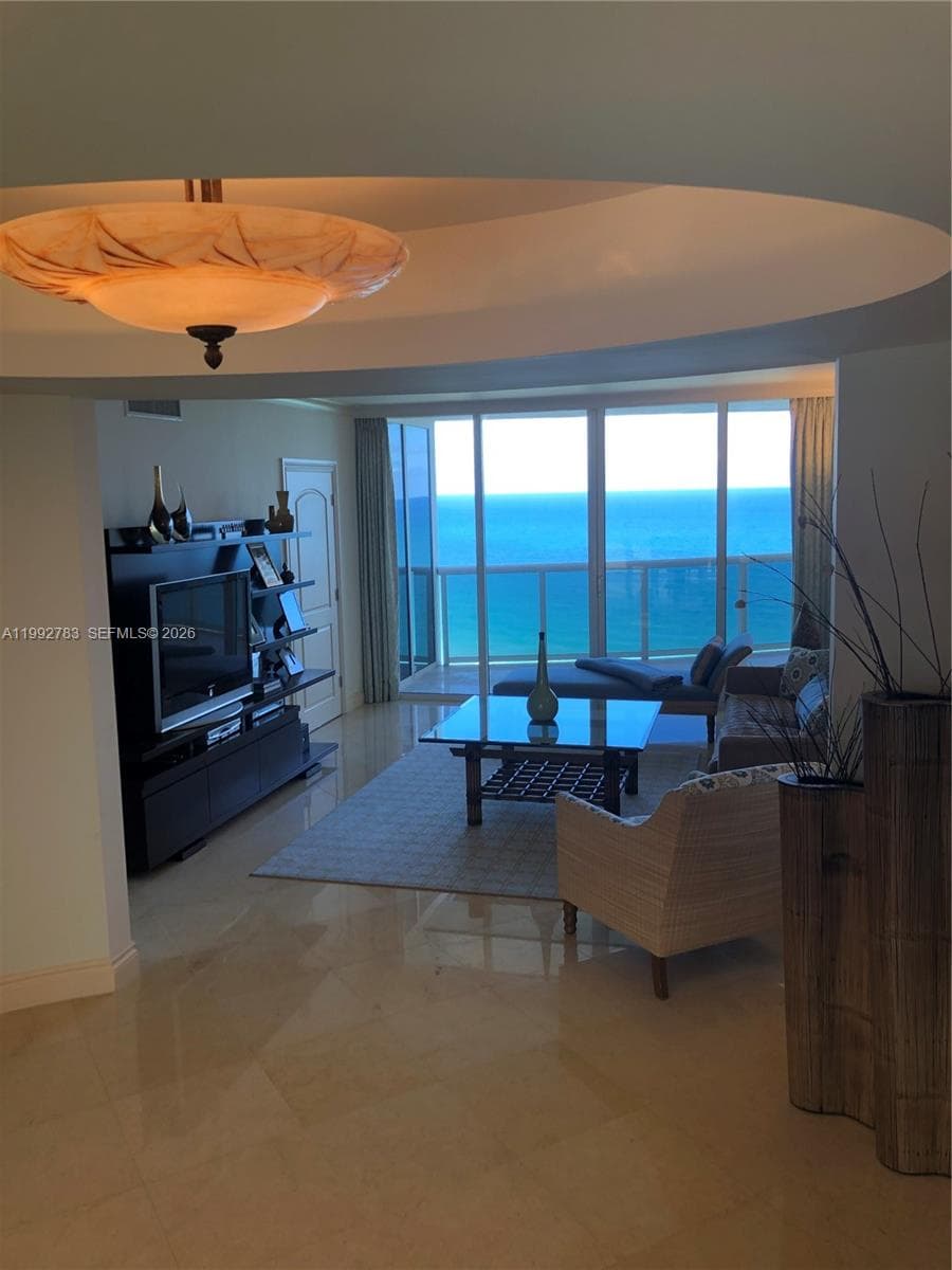18911 Collins Ave 2904 photo 2