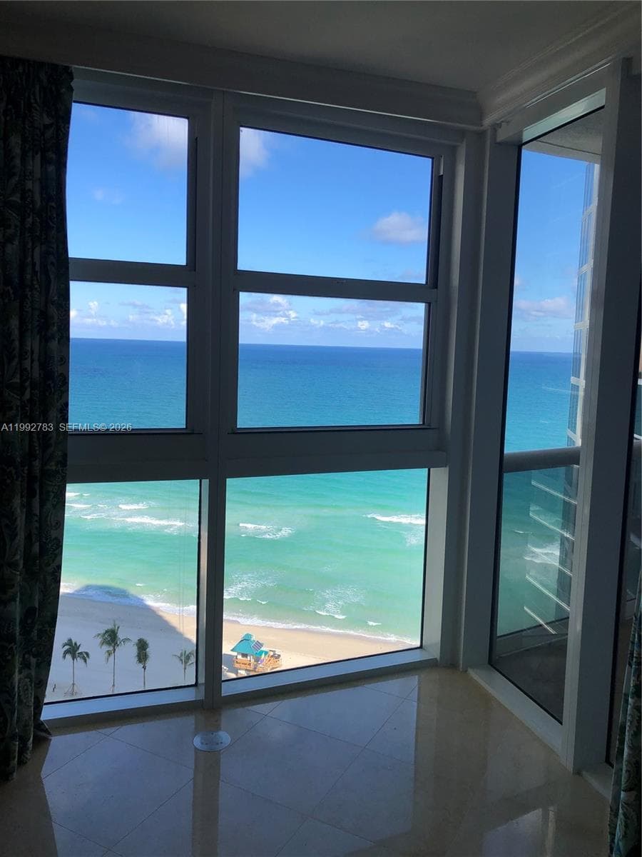 18911 Collins Ave 2904 photo 3