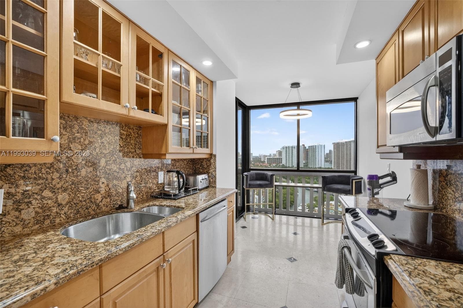 1000 Island Blvd 2105 photo 23