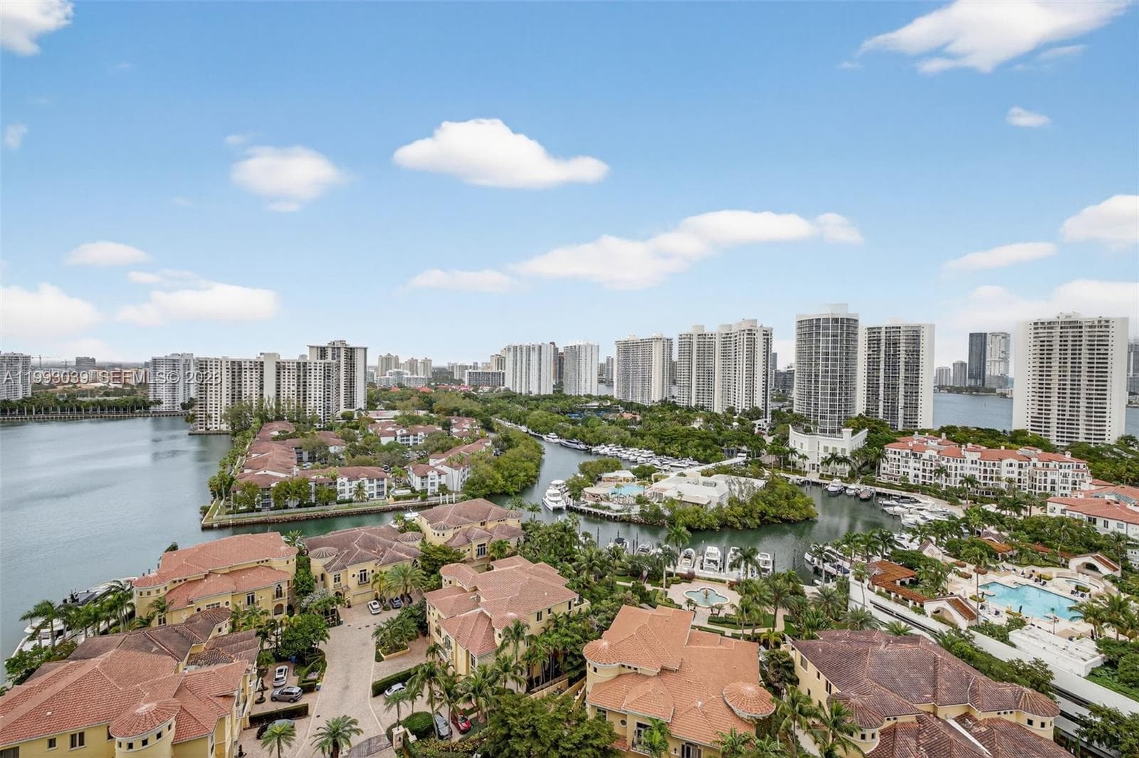 1000 Island Blvd 2105 photo 17