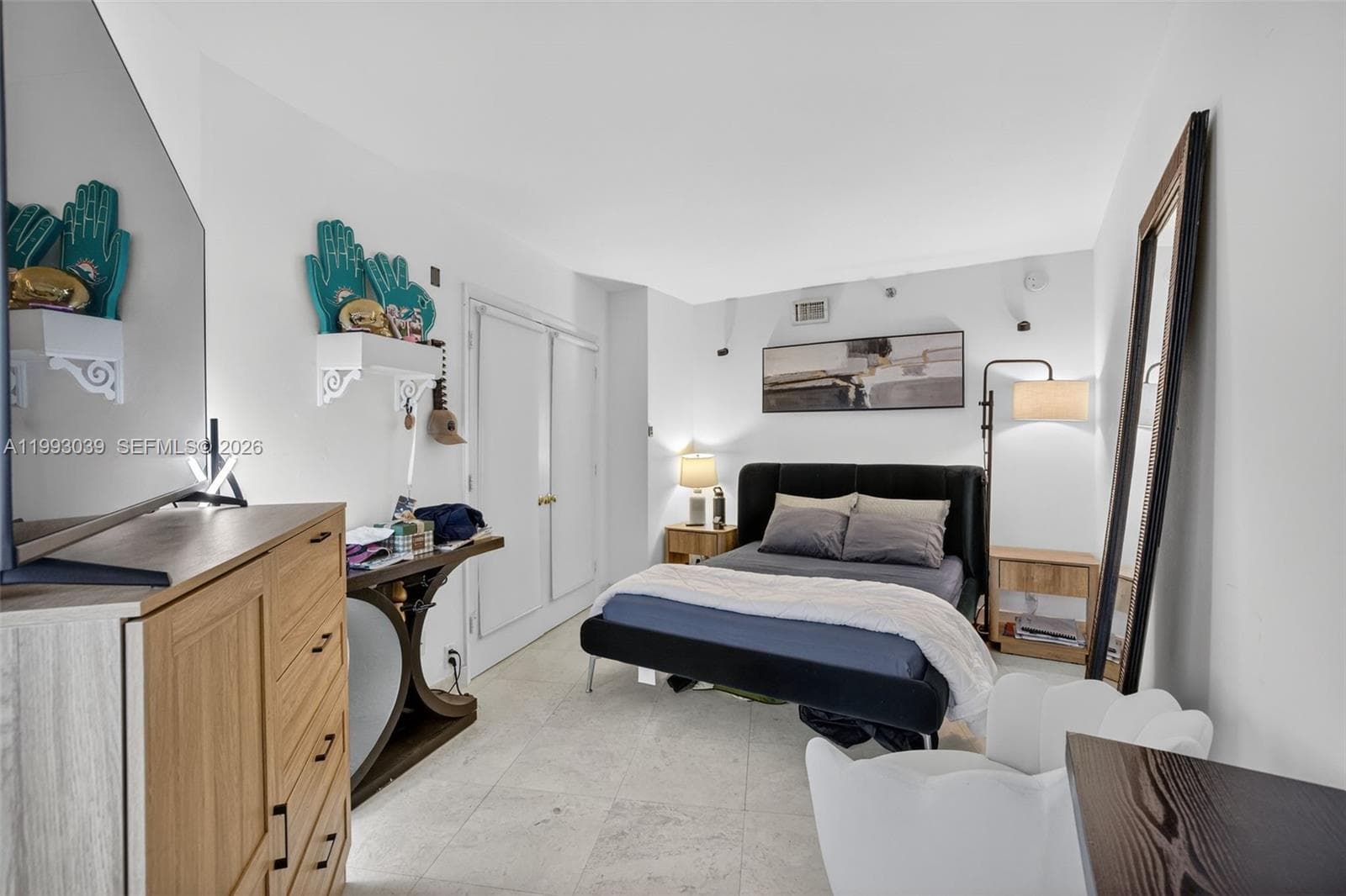 1000 Island Blvd 2105 photo 12