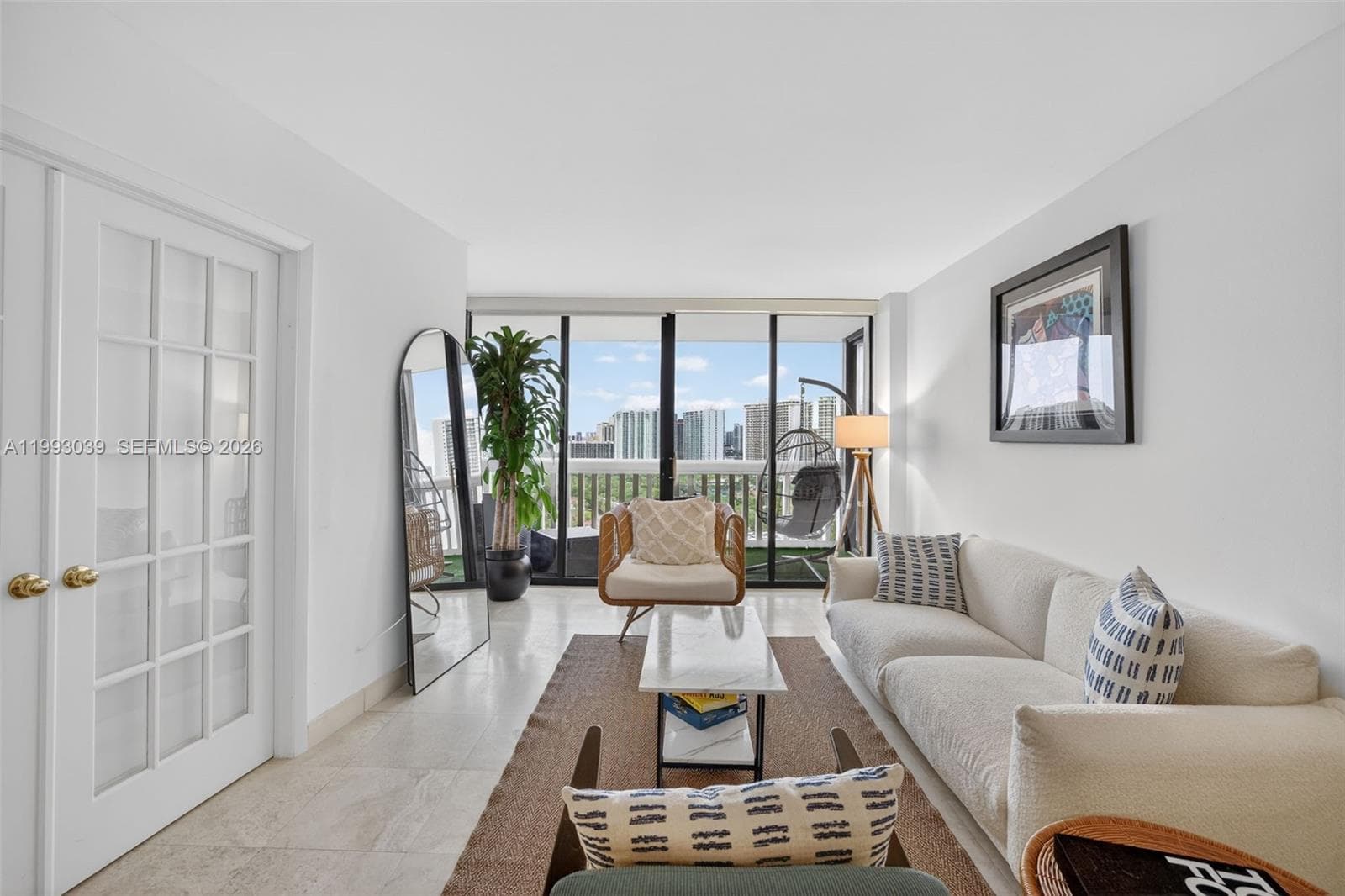 1000 Island Blvd 2105 photo 3