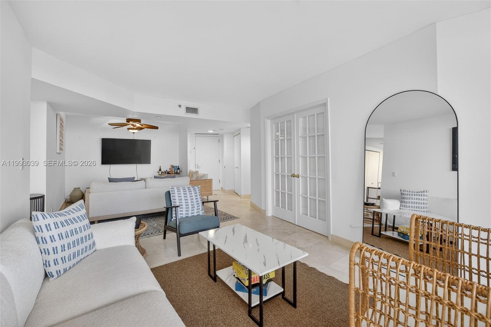 1000 Island Blvd 2105 photo 5