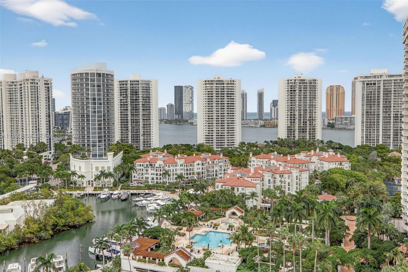 1000 Island Blvd 2105 photo 20