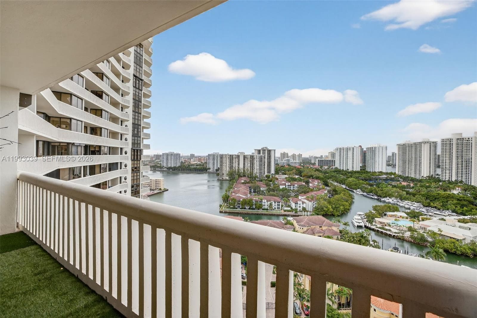 1000 Island Blvd 2105 photo 15