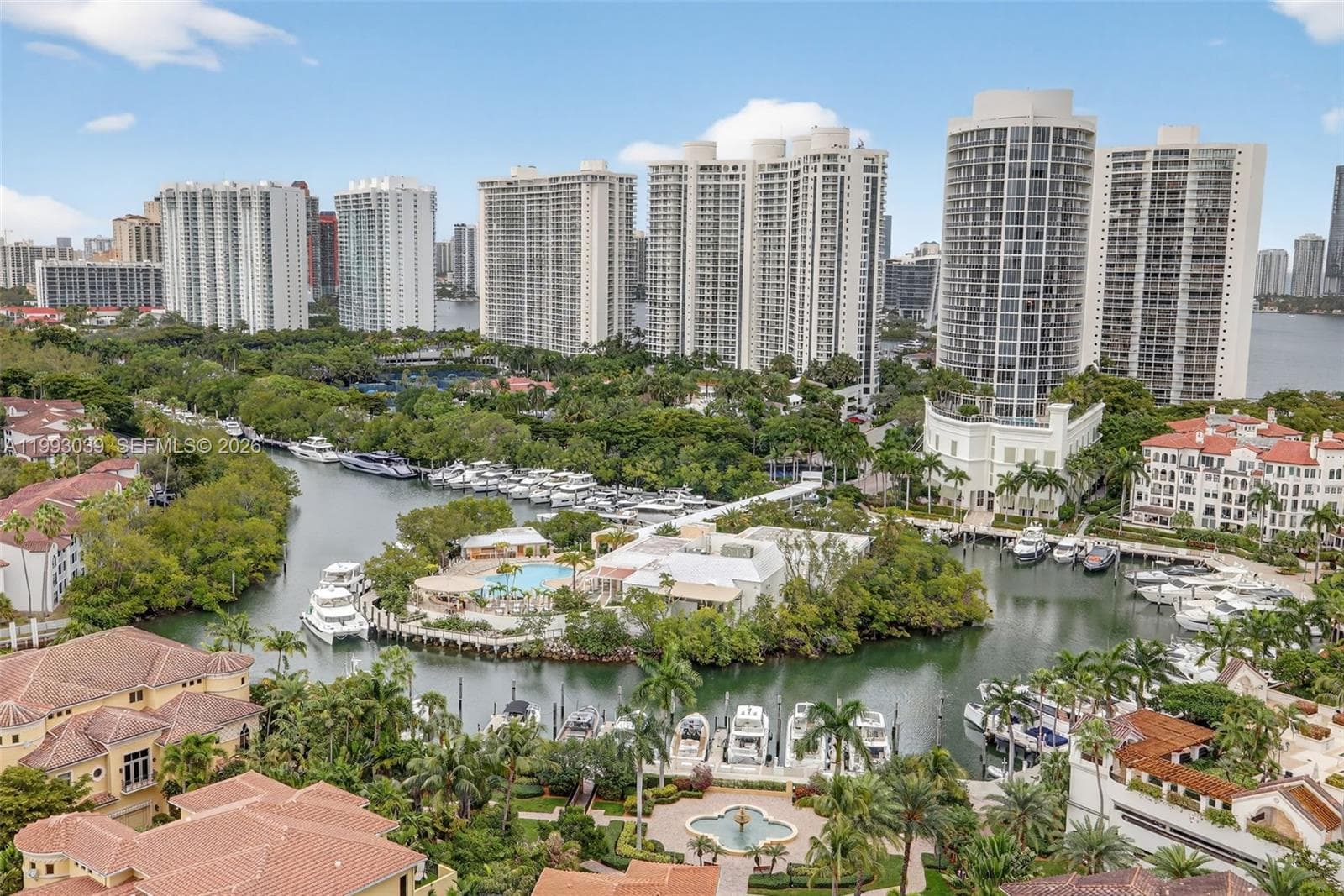 1000 Island Blvd 2105 photo 21