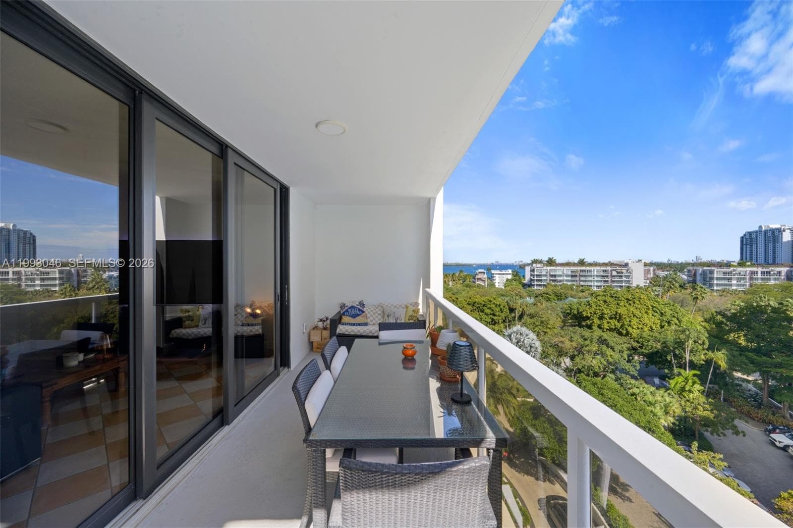 9 Island Ave 810 photo 2