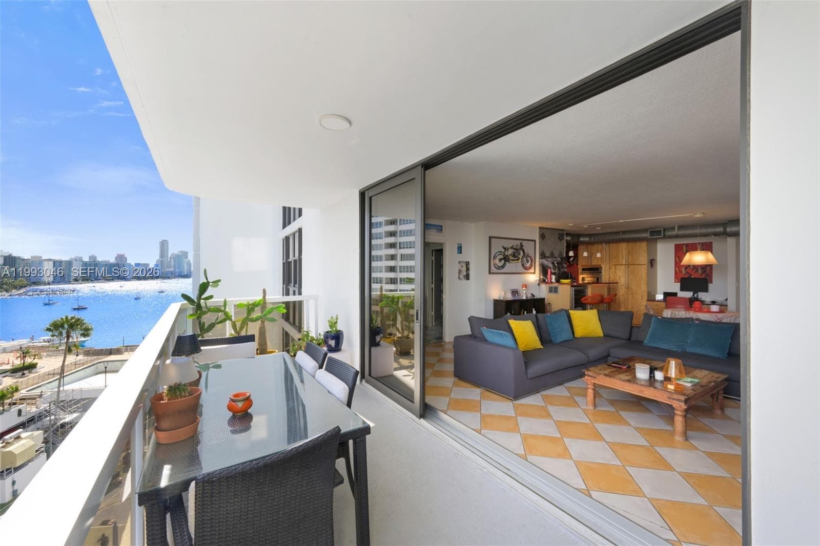 9 Island Ave 810 photo 1