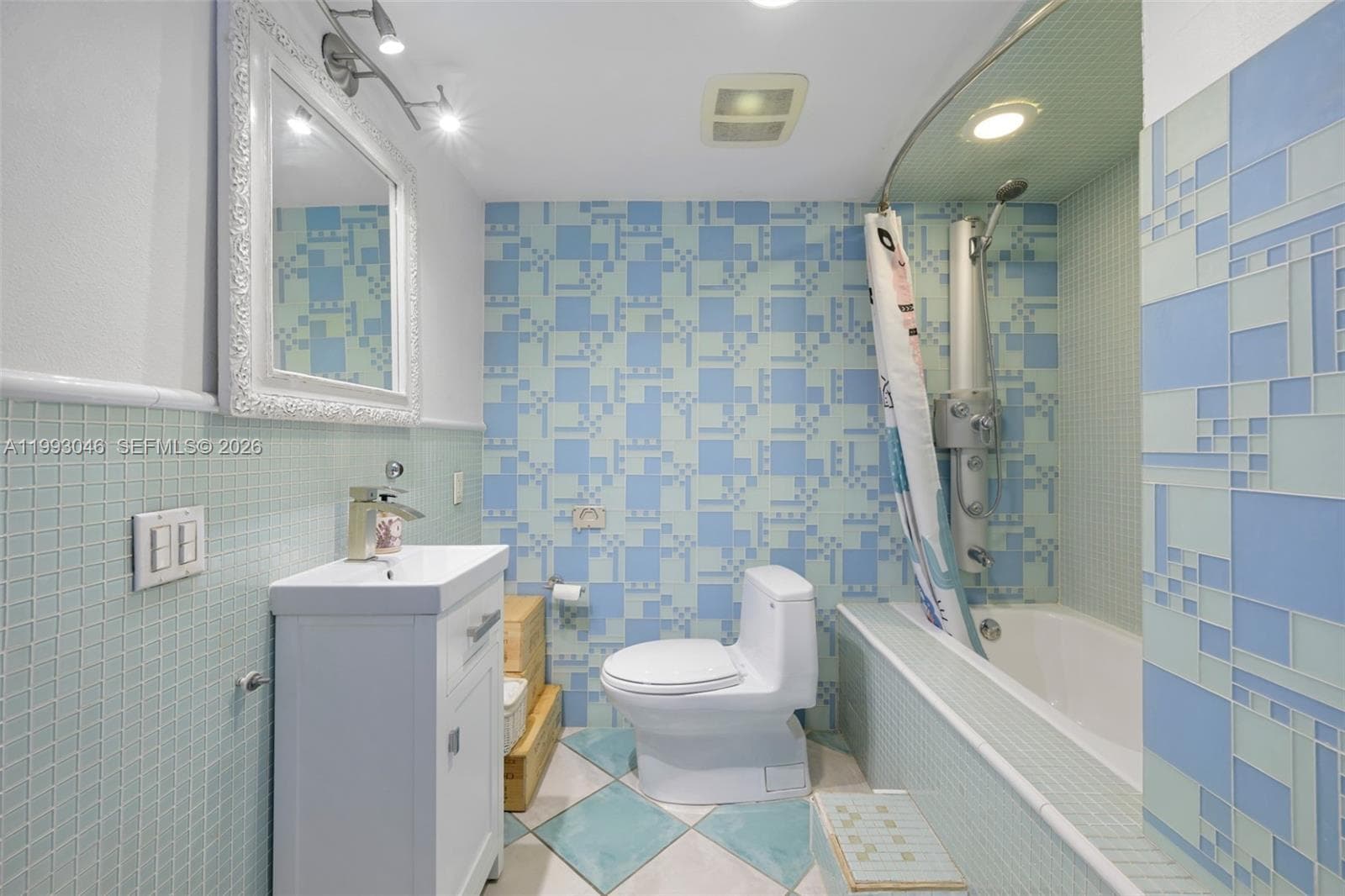 9 Island Ave 810 photo 18