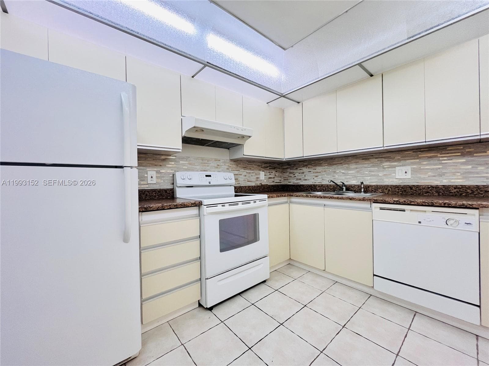 2500 Parkview Dr 1803 photo 6