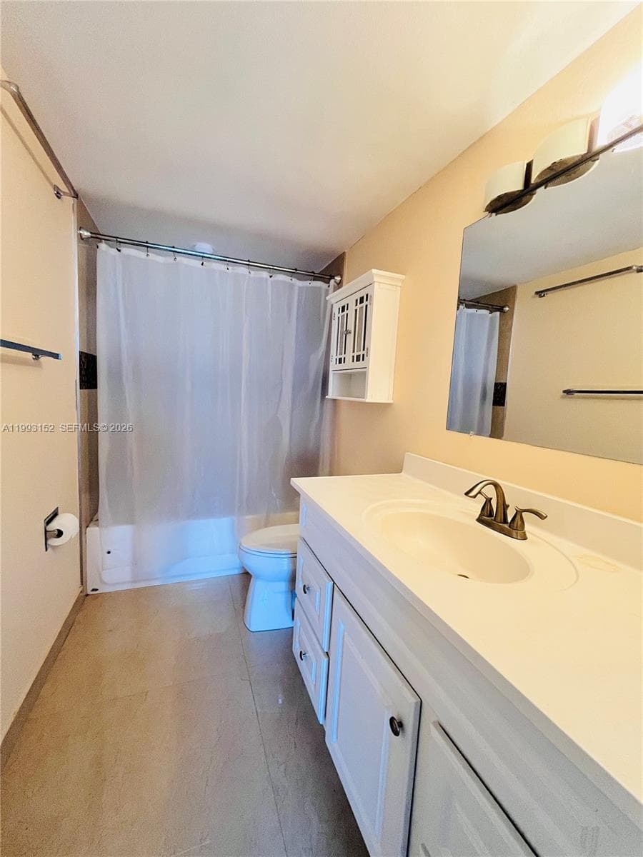 2500 Parkview Dr 1803 photo 13