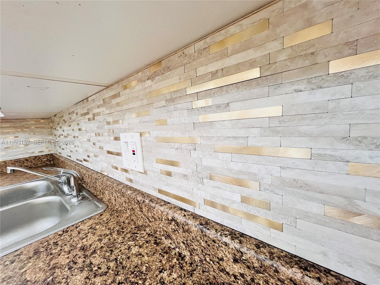 2500 Parkview Dr 1803 photo 7