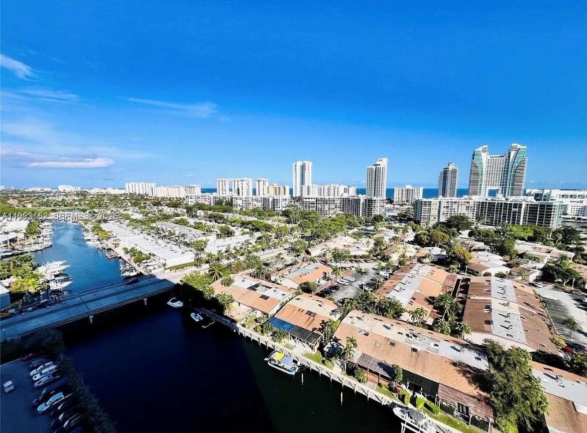 2500 Parkview Dr 1803 photo 3