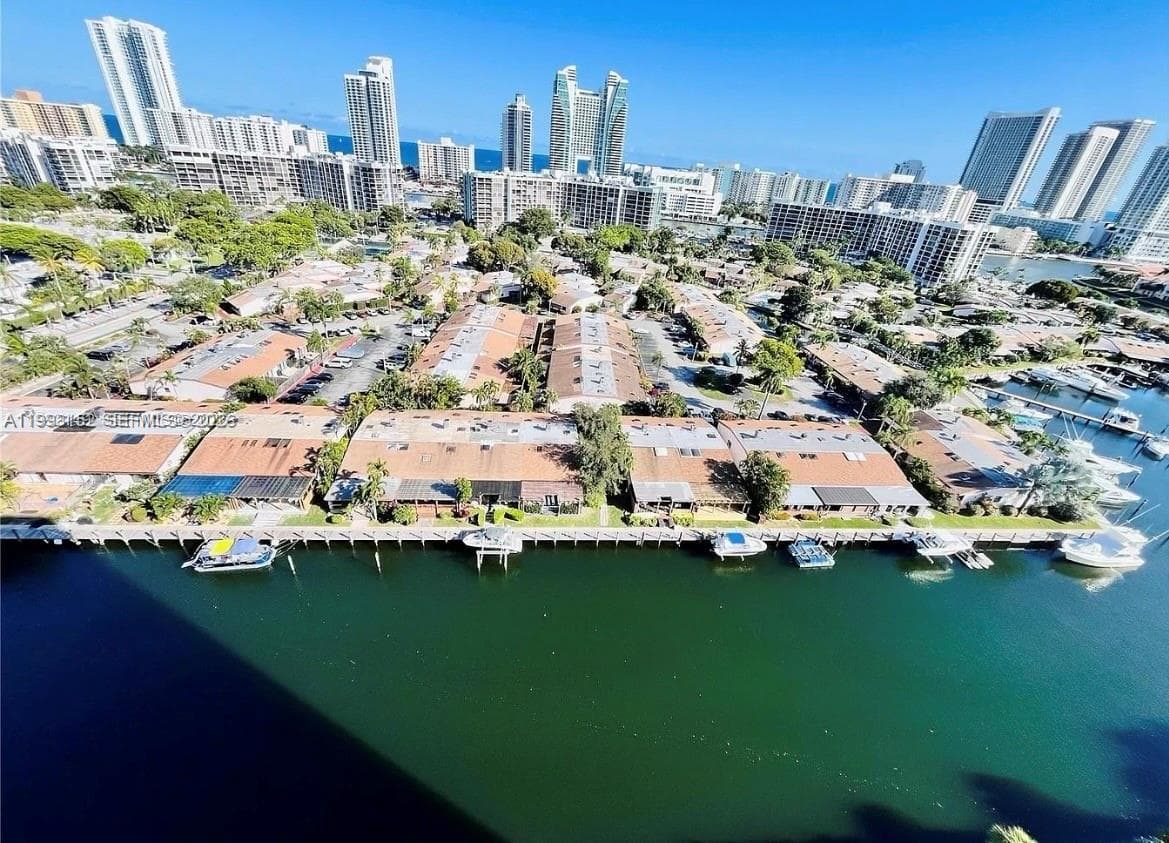 2500 Parkview Dr 1803 photo 1