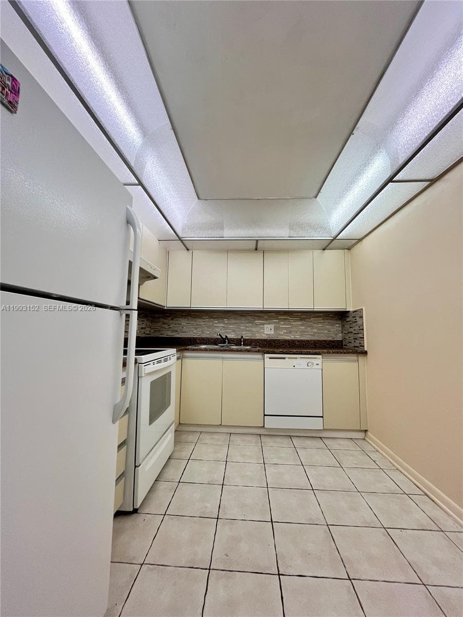 2500 Parkview Dr 1803 photo 8