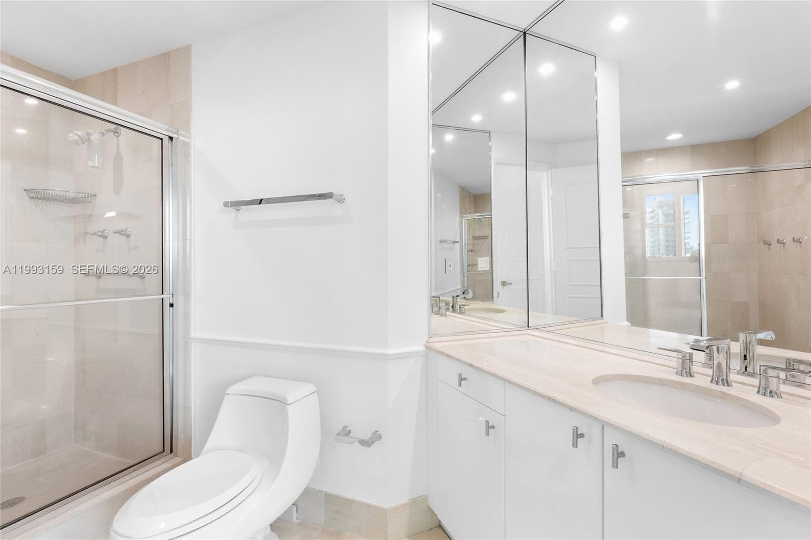 300 S Pointe Drive 801 photo 23