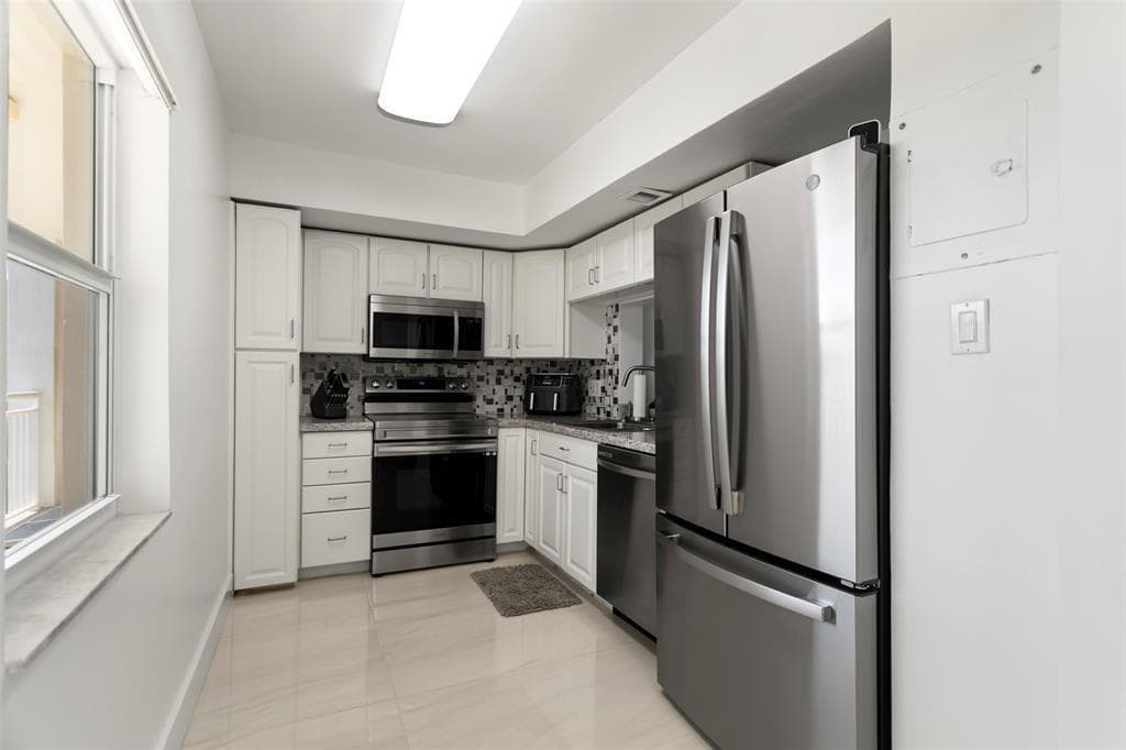 3100 NE 48th Court 413 photo 7