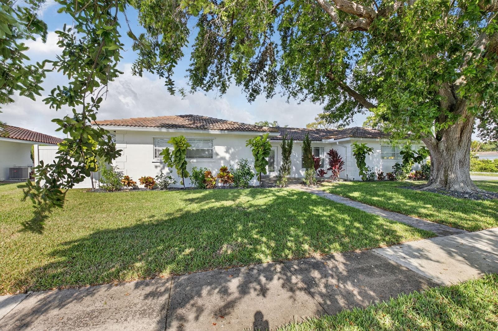 1010 SW 2nd Street photo 2