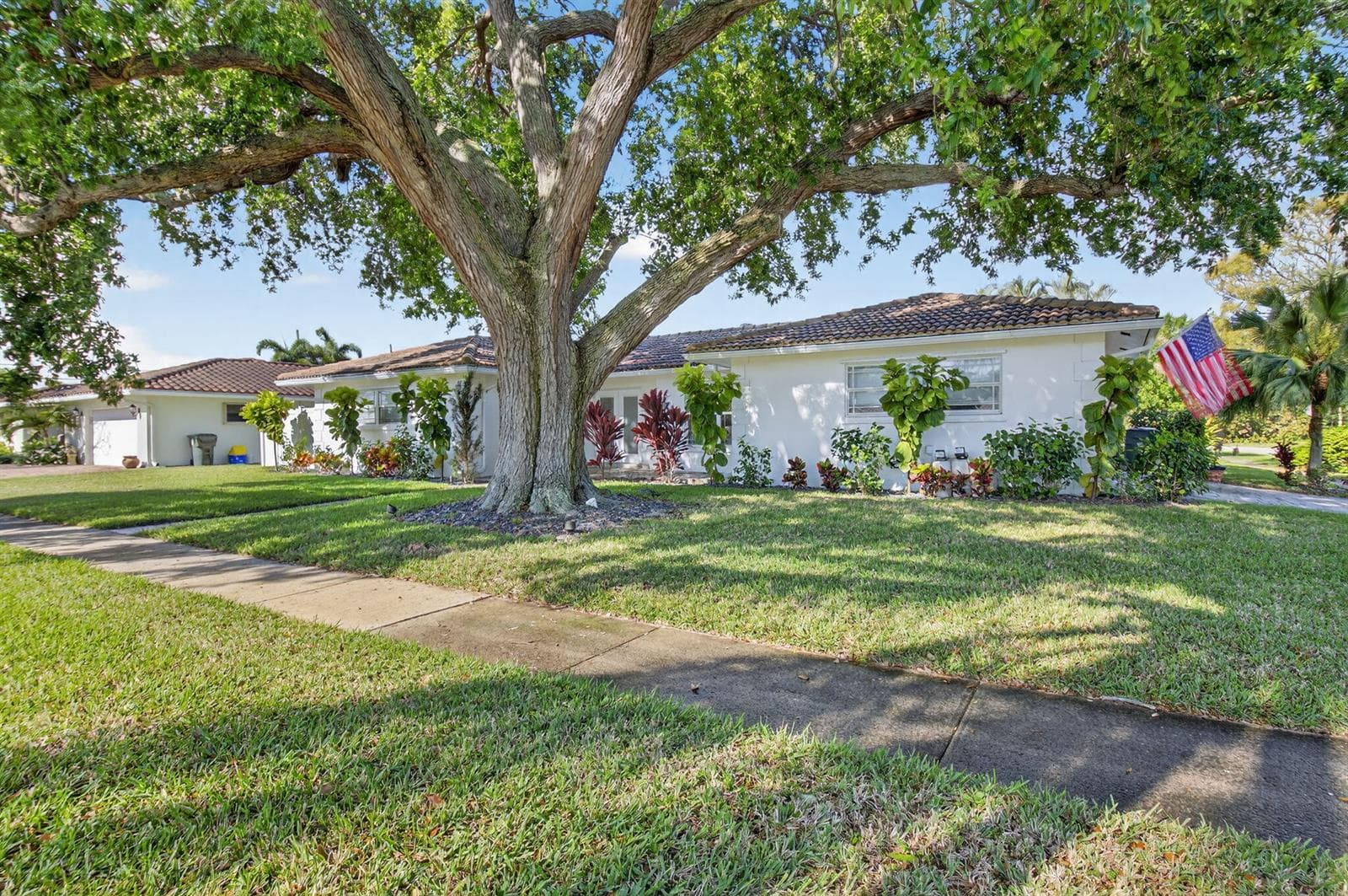 1010 SW 2nd Street photo 3
