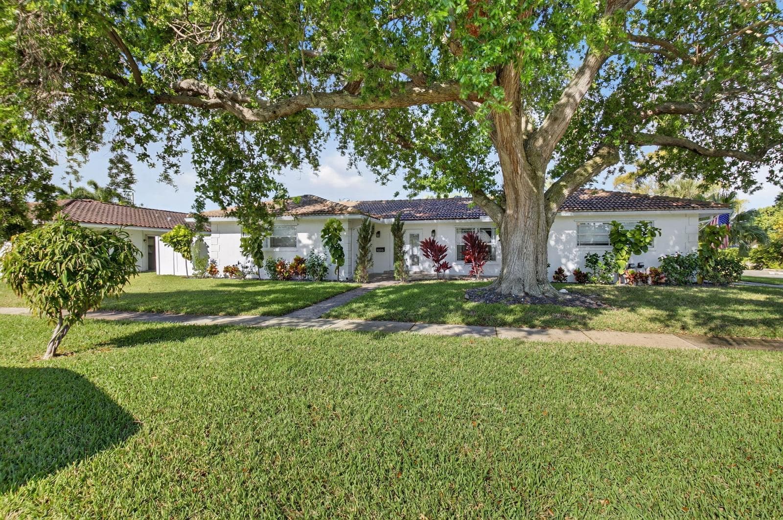 1010 SW 2nd Street photo 1